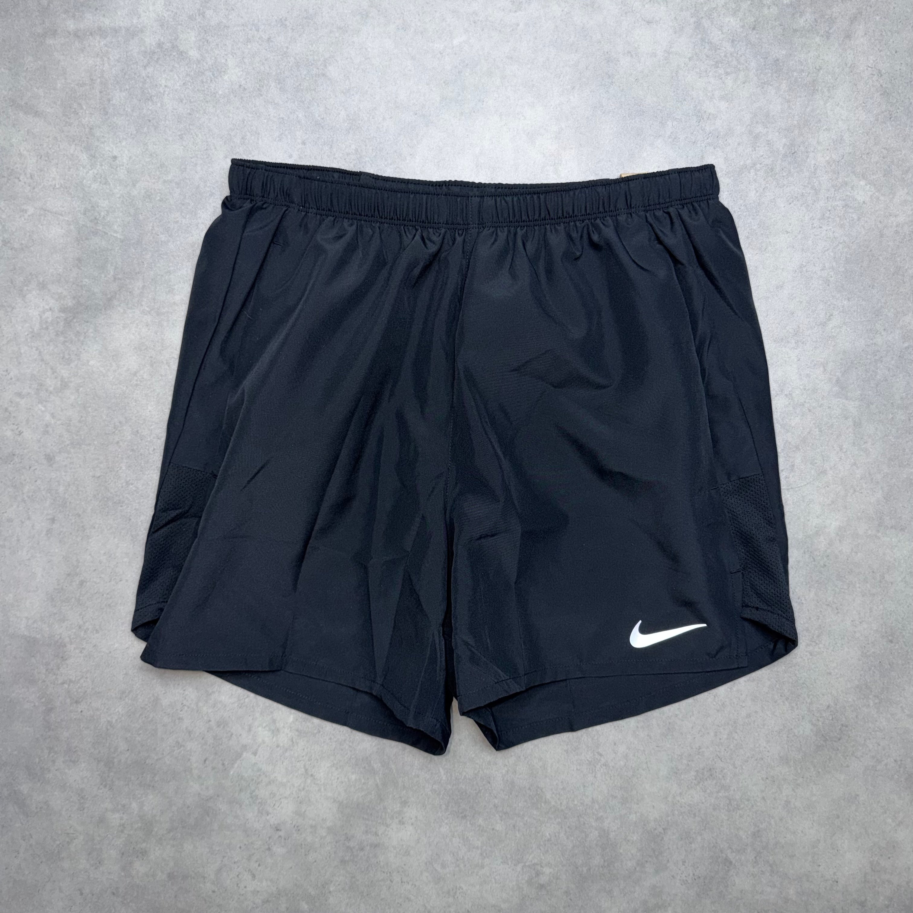 NIKE CHALLENGER SHORTS 7