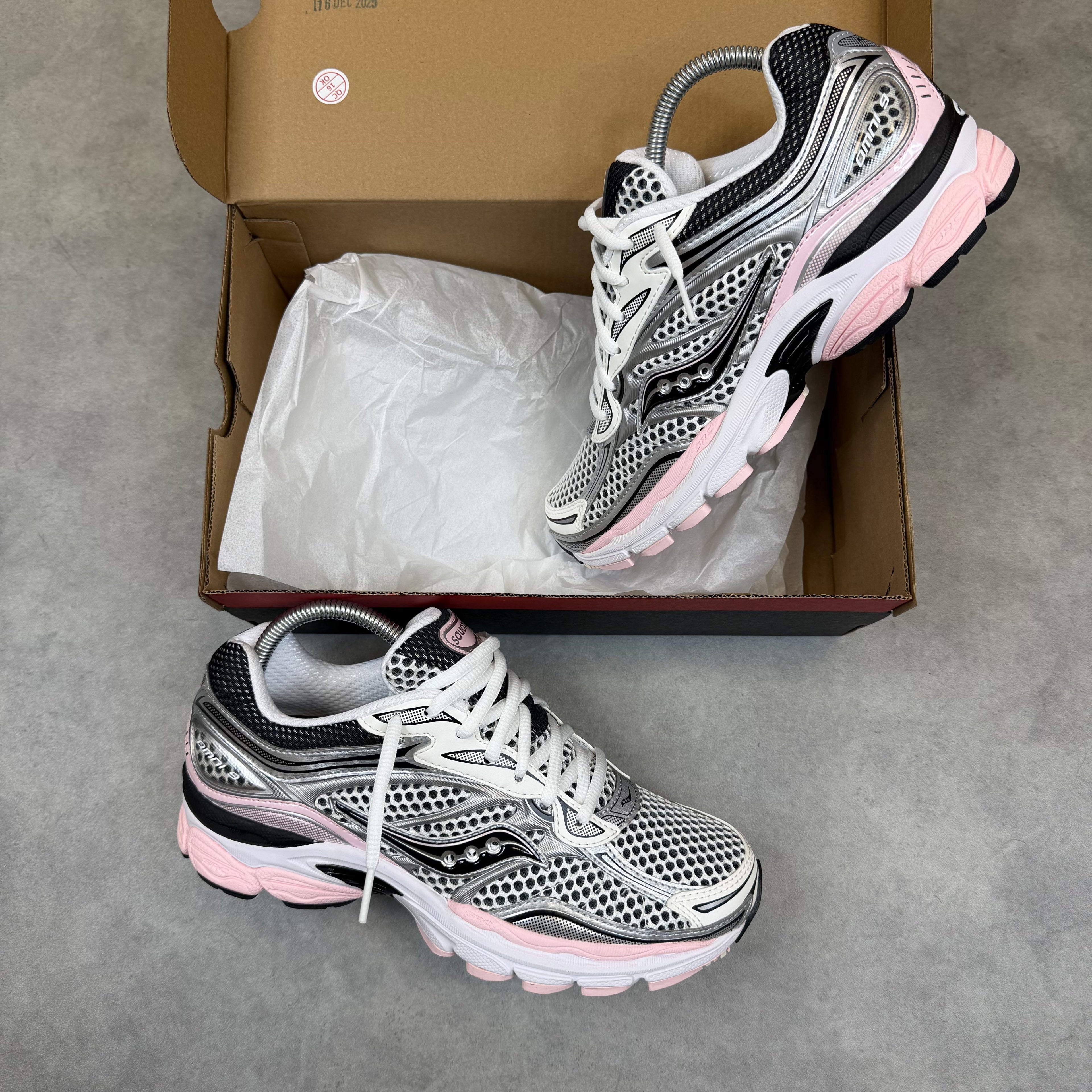 SAUCONY PROGRID OMNI 9 ‘SILVER PINK’