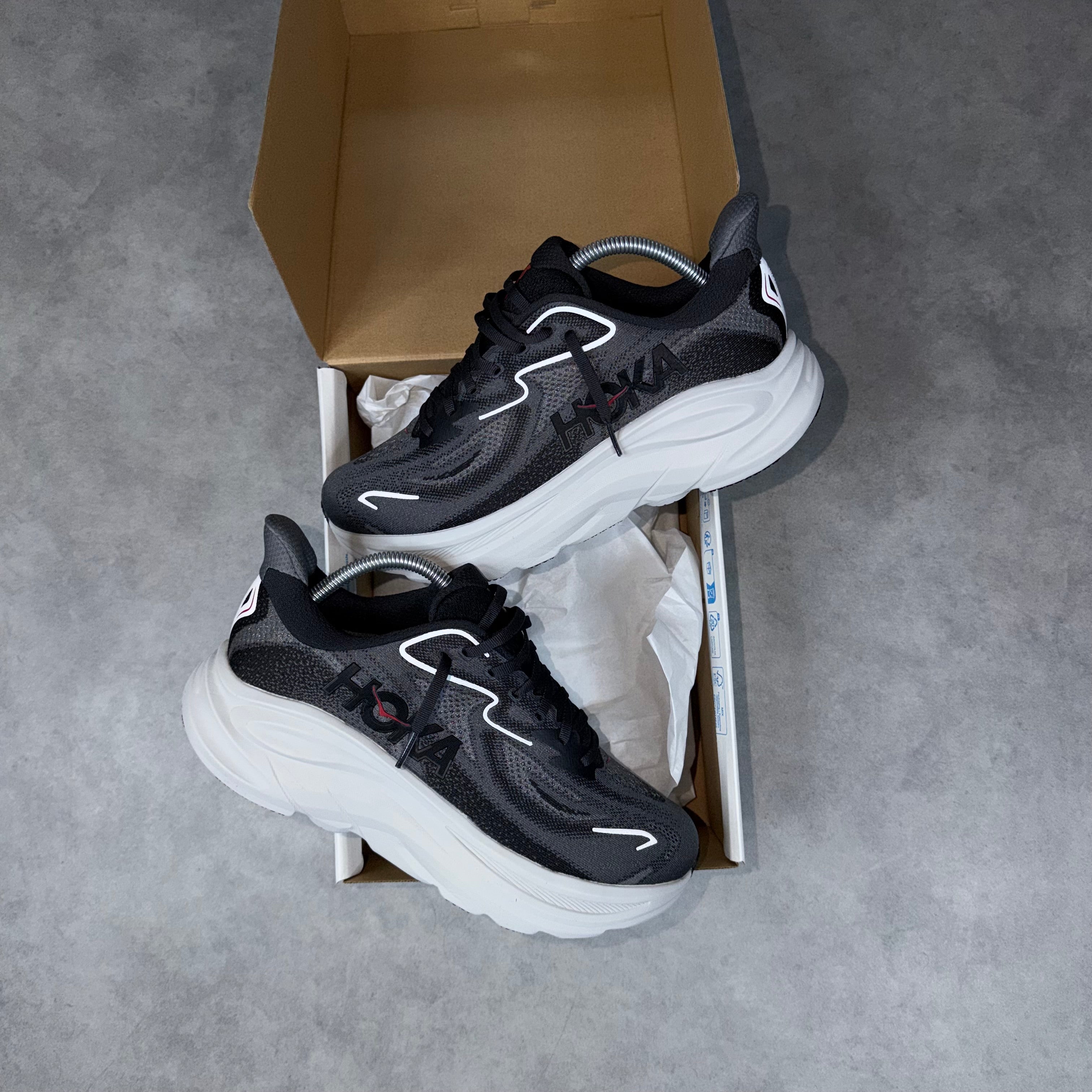 HOKA CLIFTON 10 'CARBON GREY'