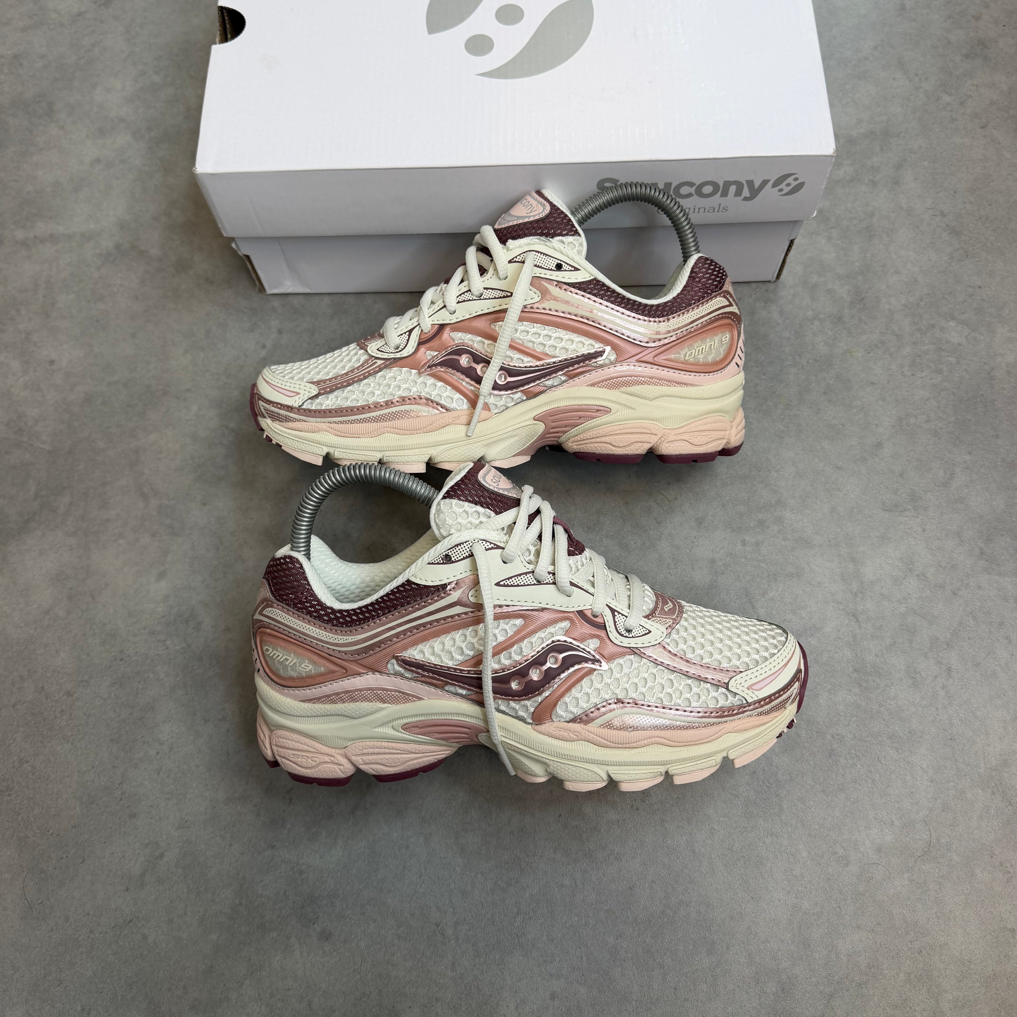 SAUCONY PROGRID OMNI 9 'IVORY PEONY'