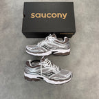 SAUCONY PROGRID OMNI 9 ‘WHITE BROWN’