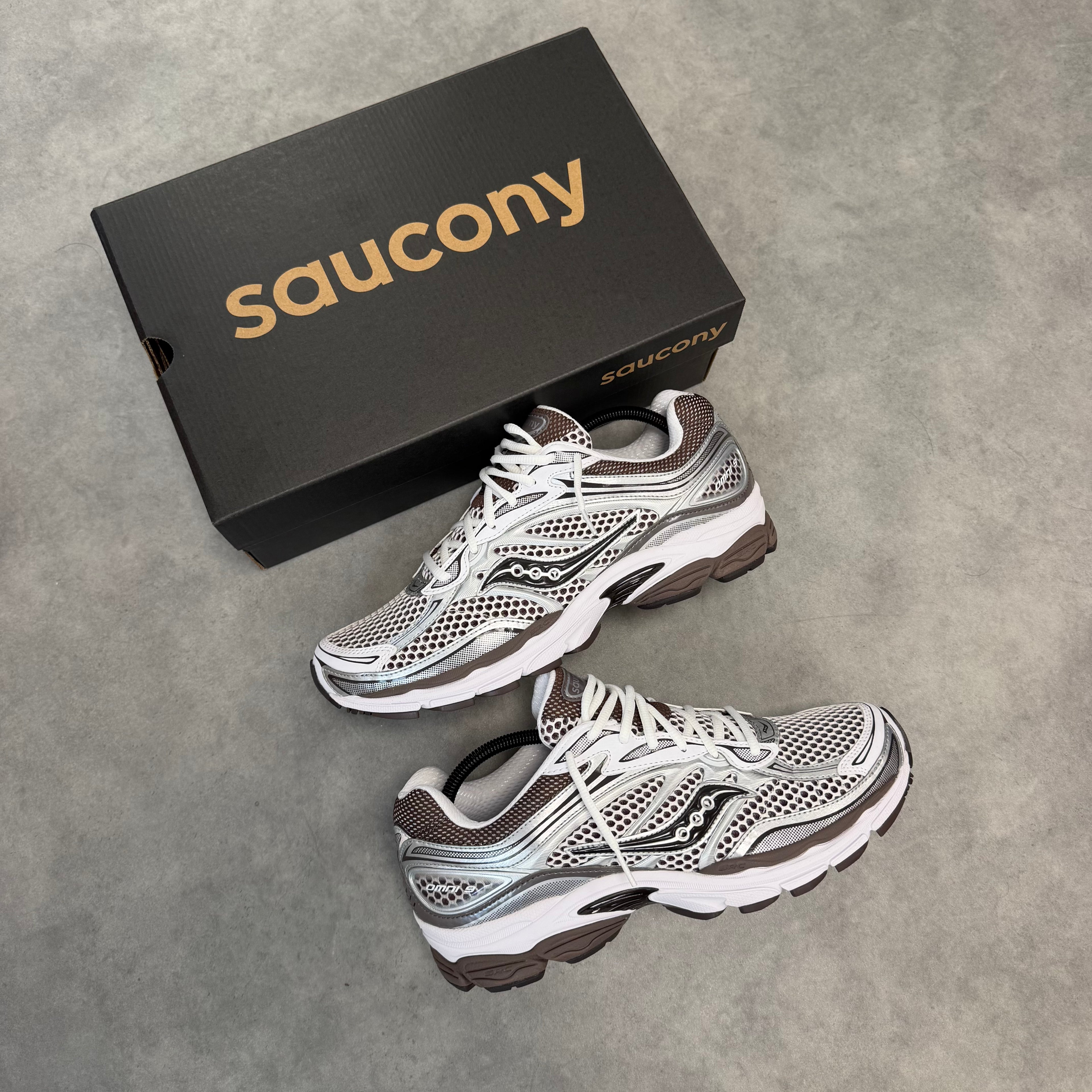 SAUCONY PROGRID OMNI 9 ‘WHITE BROWN’