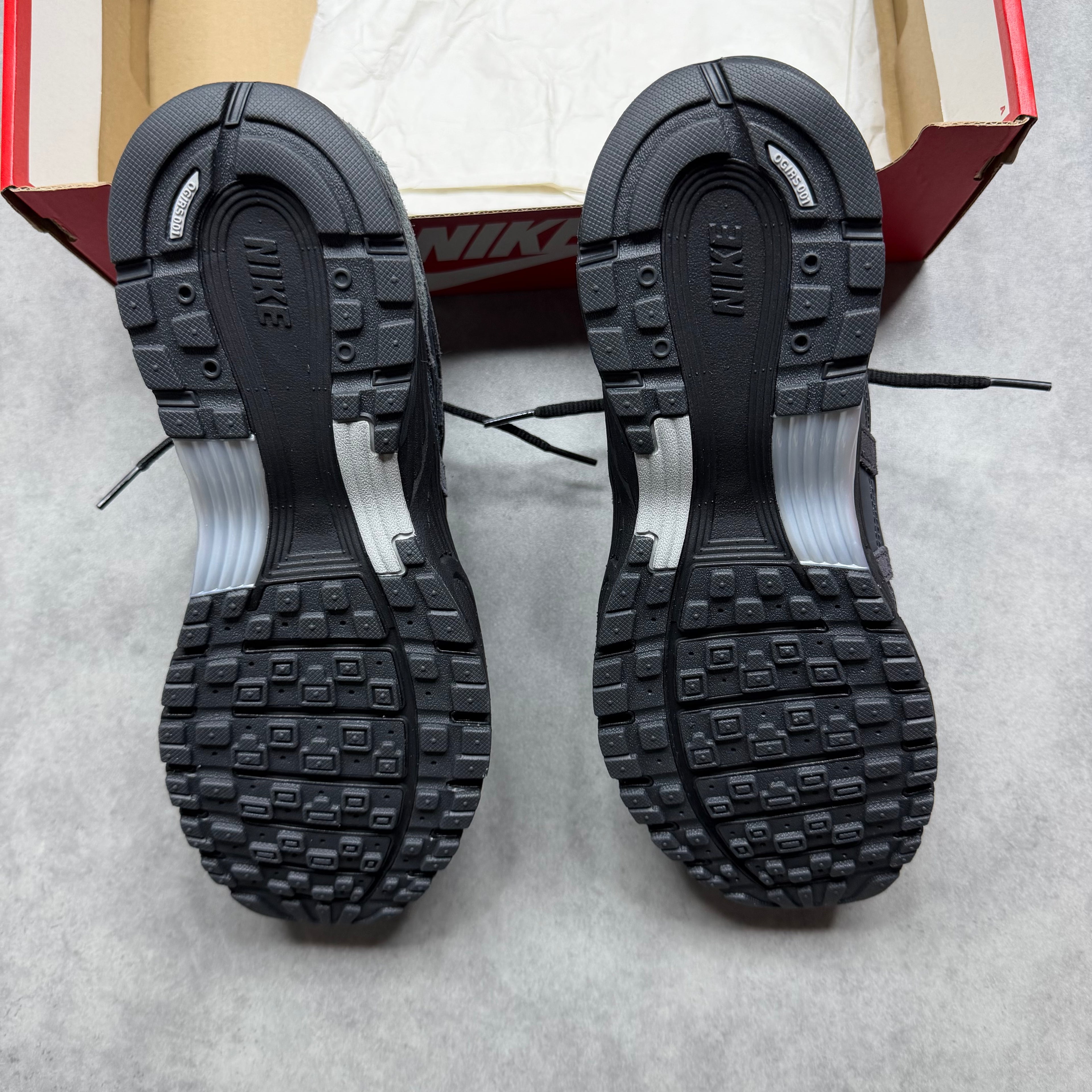 NIKE P-6000 ANTHRACITE 'BLACK METALLIC'